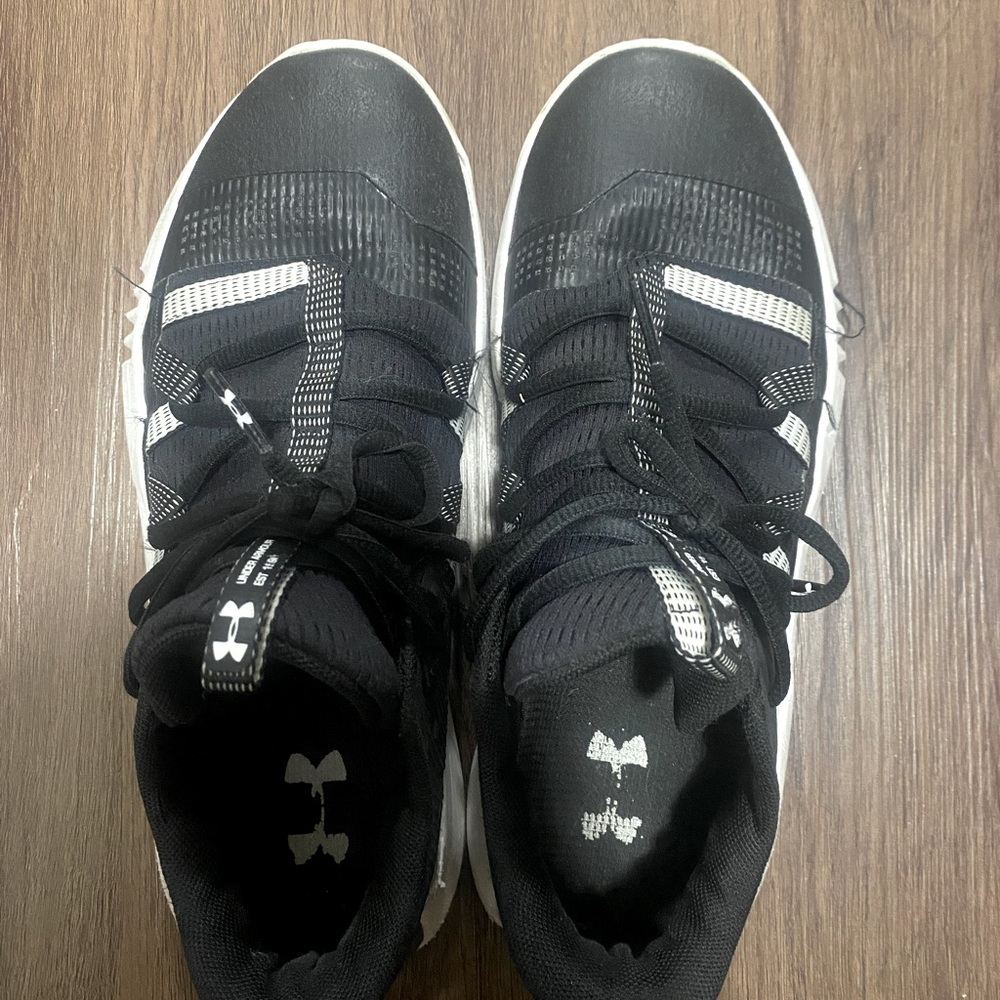 Under armor women’s volleyball shoes 9
